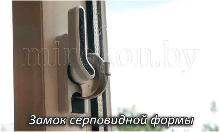 замок на створке раздвижной рамы из ПВХ